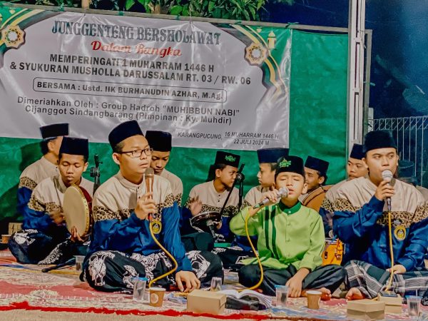 4. Menyambut bulan Muharram di Junggenteng Desa Karangpucung dengan Siraman Rohani dan Pembacaan Sholawat