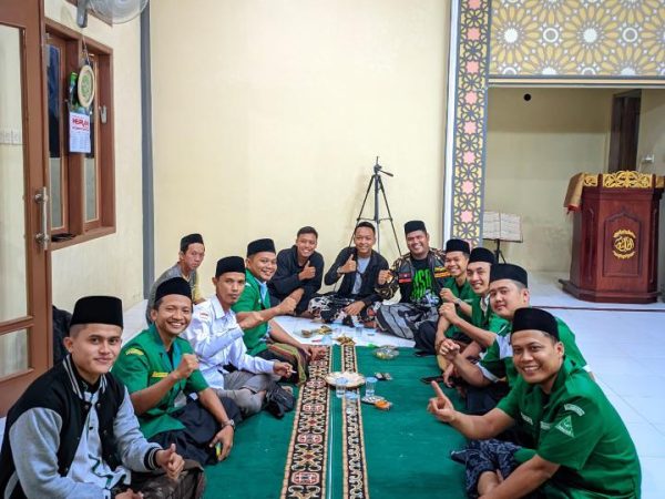 6. GP Ansor Ranting Karangpucung dan KKN DR06 Bersholawat bersama masyarakat