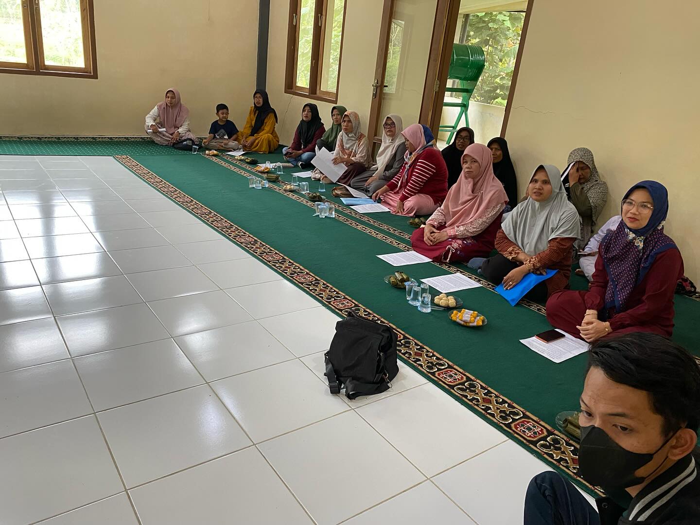 11. Mahasiswa KKN DR 6 UNUGHA Cilacap 2024 Gelar Workshop Pola Asuh Anak dan Remaja di Era Digital di Mushola Birrul Walidain